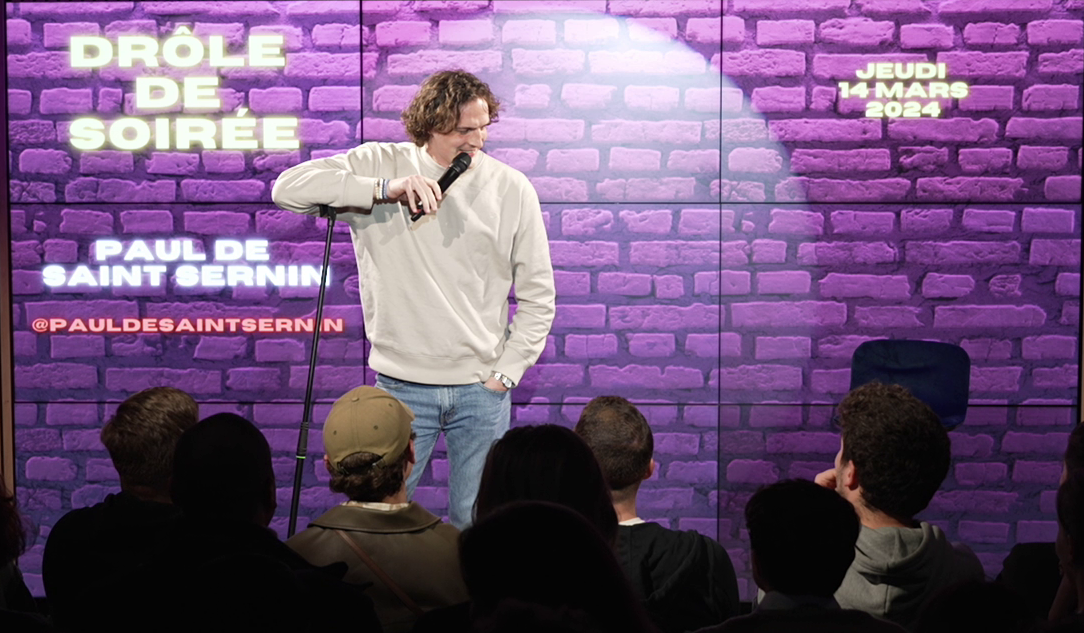 One-man show ou performance humour face public